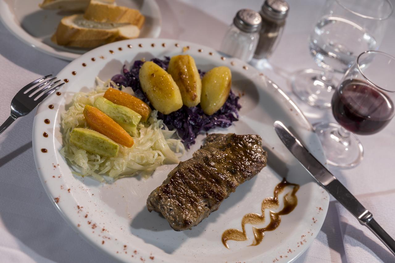 Hari Club Beach Resort Aghīr Dış mekan fotoğraf
